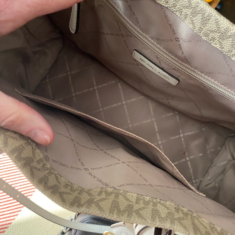 Michael Kors Medium Logo Bag—MiamiTheme